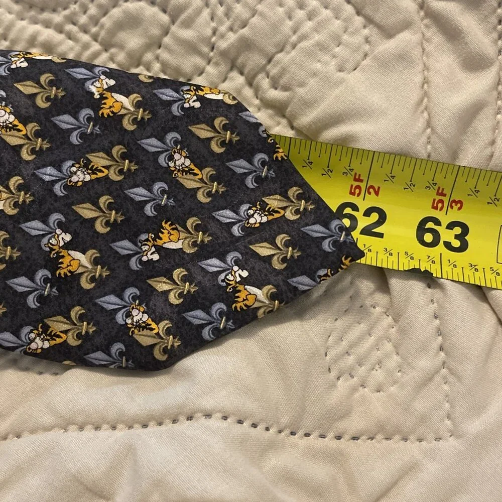 The Disney Store - Tigger - Fleur De Lis Design Men's 100% Silk Neck Tie 3.75x62